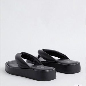 Torrid Padded Platform Sandal-Faux Leather Black NWT    7WW